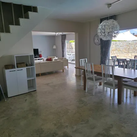 Melli-ilay Villa